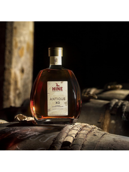 Коньяк Hine Antique XO в подарочной упаковке, 0.7л