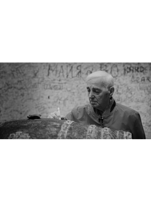 Коньяк Арарат Charles Aznavour Signature Blend 25 лет в подарочной упаковке, 0.75л