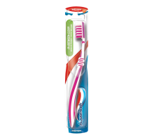 Зубная щетка Aquafresh In-between Clean для очищения зубов и межзубных промежутков средняя жесткость в ассортименте