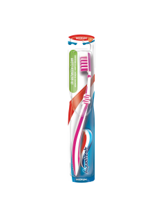 Зубная щетка Aquafresh In-between Clean для очищения зубов и межзубных промежутков средняя жесткость в ассортименте