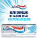 Зубная паста Aquafresh Сияющая белизна отбеливающая для тройной защиты полости рта с фтором, 75мл