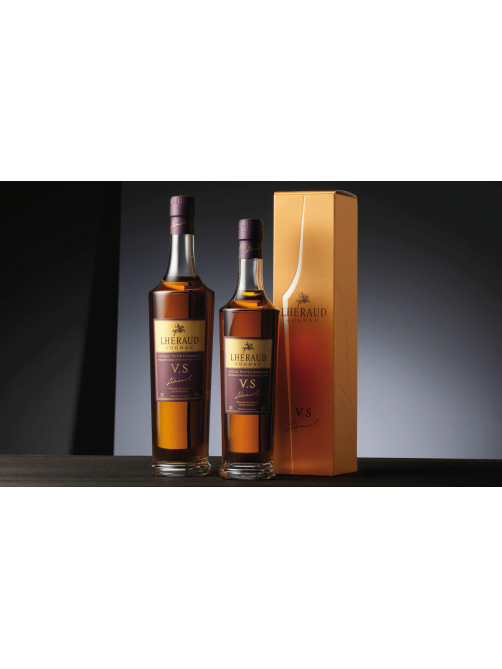 Коньяк Lheraud VS в подарочной упаковке, 0.7л
