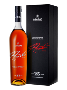 Коньяк Арарат Charles Aznavour Signature Blend 25 лет в подарочной упаковке, 0.75л