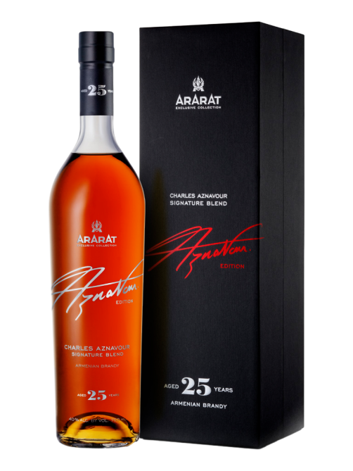 Коньяк Арарат Charles Aznavour Signature Blend 25 лет в подарочной упаковке, 0.75л