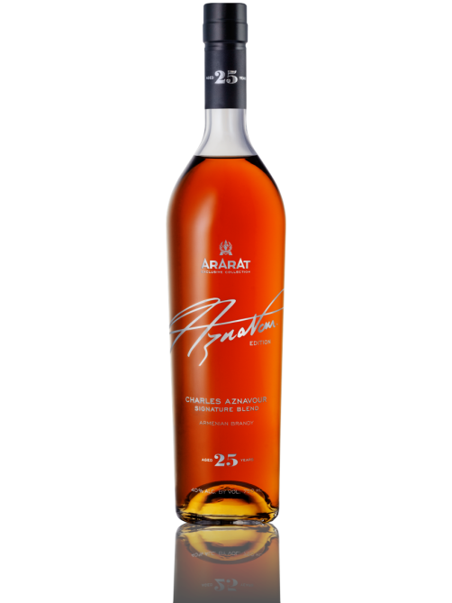 Коньяк Арарат Charles Aznavour Signature Blend 25 лет в подарочной упаковке, 0.75л