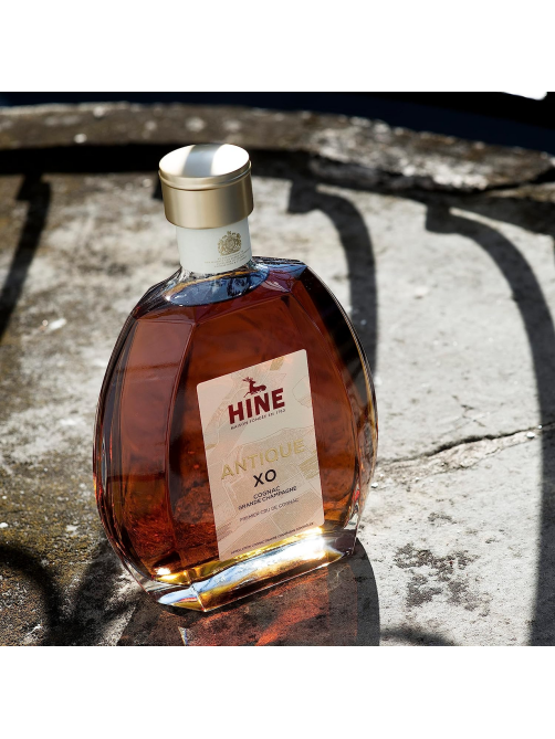 Коньяк Hine Antique XO в подарочной упаковке, 0.7л
