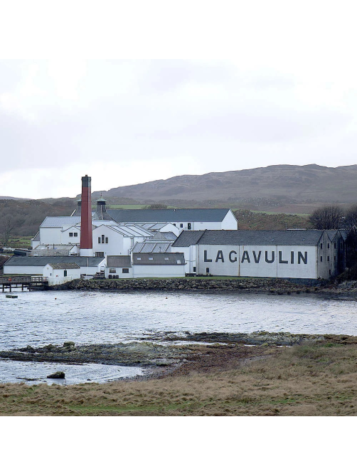 Виски Lagavulin 8-летний в подарочной упаковке, 0.7л