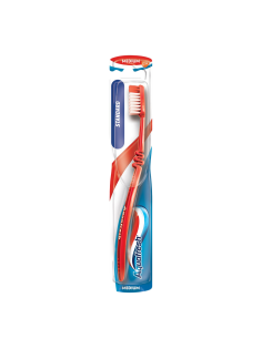 Зубная щетка Aquafresh Standard для ежедневной чистки зубов средняя жесткость в ассортименте