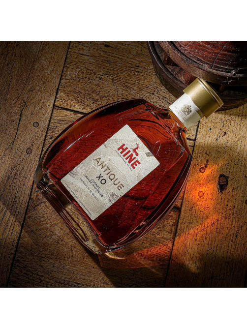 Коньяк Hine Antique XO в подарочной упаковке, 0.7л