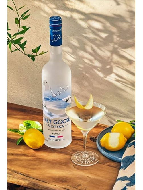 Водка Grey Goose 0.7л