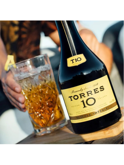 Бренди Torres 10 Gran Reserva в подарочной упаковке, 0.7л