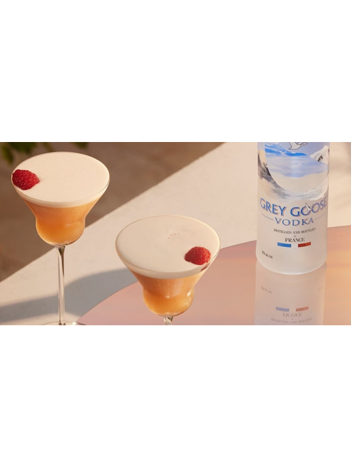 Водка Grey Goose 0.7л