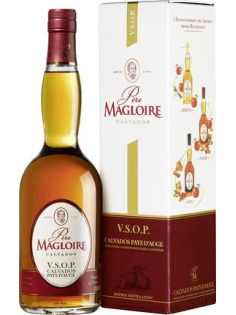 Кальвадос Pere Magloire VSOP в подарочной упаковке, 0.7л