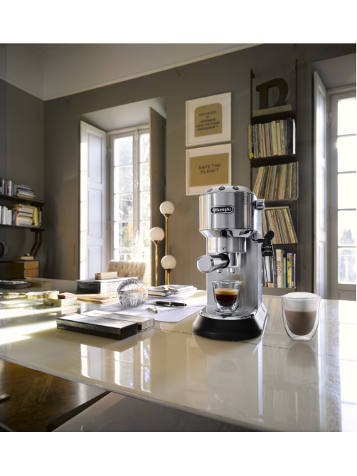 Кофеварка рожковая Delonghi EC685M