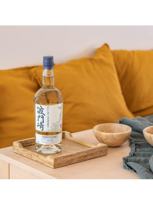 Виски японский Hatozaki Japanese Blended в подарочной упаковке, 0.7л