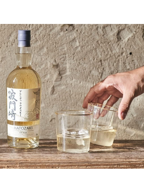 Виски японский Hatozaki Japanese Blended в подарочной упаковке, 0.7л