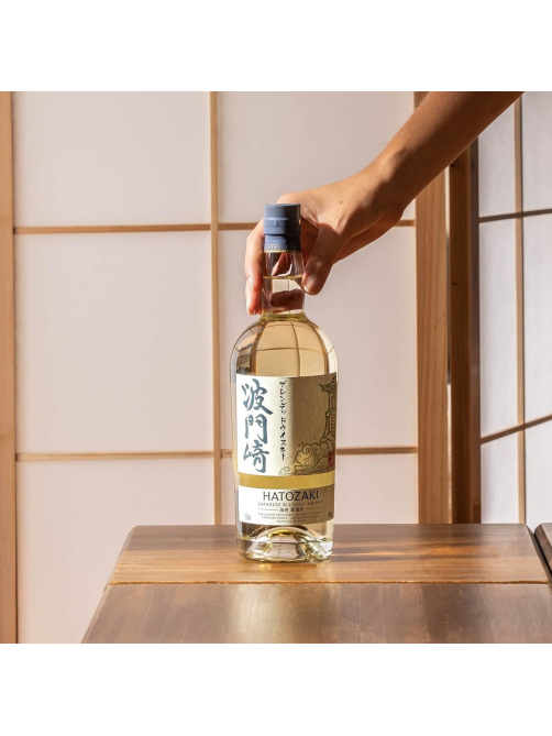 Виски японский Hatozaki Japanese Blended в подарочной упаковке, 0.7л