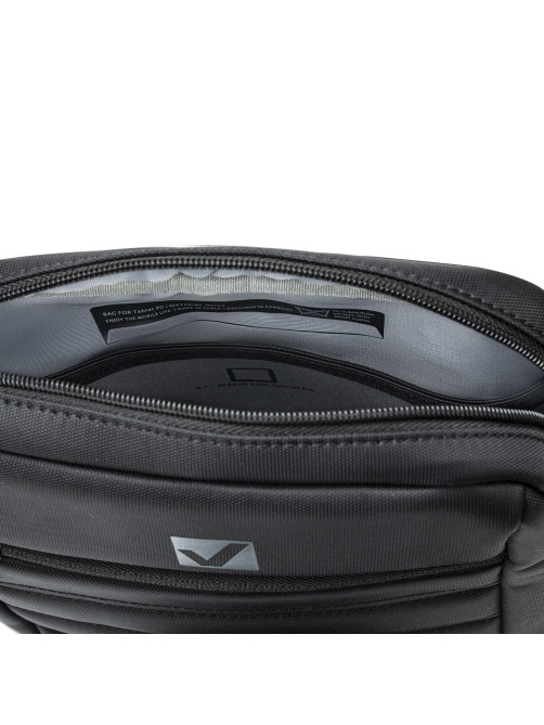 Сумка на плечо BRAUBERG COMPACT с отделением для планшета 9,7'', 2 кармана, черная, 26,5x22x5,5 см, 240500