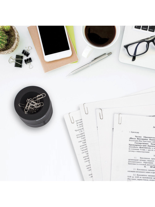 Скрепочница магнитная BRAUBERG с 30 скрепками, большой бочонок, черная, 225191