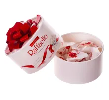 Конфеты RAFFAELLO с цельным миндальным орехом в кокосовой стружке, 200 г, торт, 9020000000363