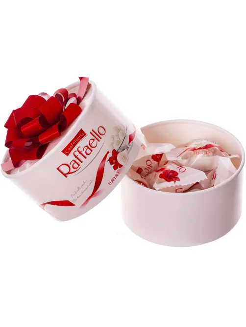 Конфеты RAFFAELLO с цельным миндальным орехом в кокосовой стружке, 200 г, торт, 9020000000363