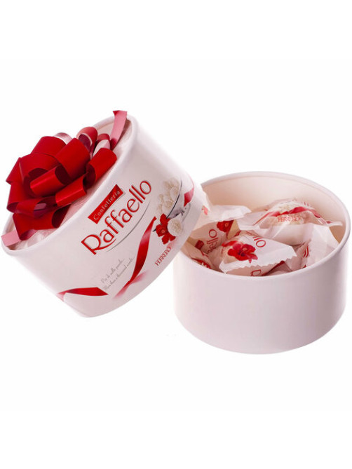 Конфеты RAFFAELLO с цельным миндальным орехом в кокосовой стружке, 200 г, торт, 9020000000363
