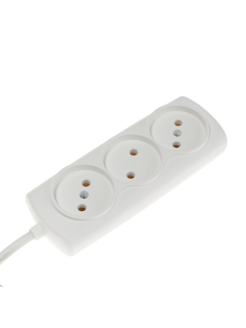 Удлинитель Luazon Lighting ECO, 3 розетки, 1.5 м, 10 А, 2200 Вт, ПВС 2×0.75 мм2, без заземления, белый