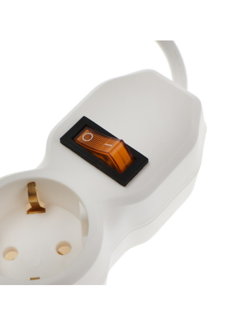Удлинитель Luazon Lighting ECO, 3 розетки, 2.7 м, 16 А, 3500 Вт, ПВС 3×1 мм2, с заземлением, с выключателем, белый