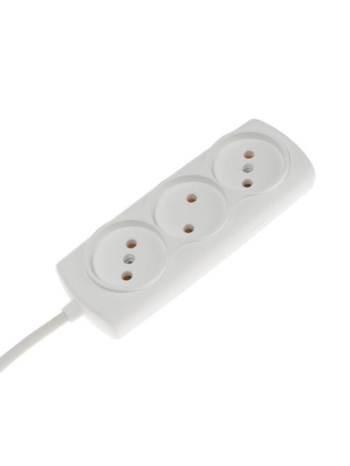 Удлинитель Luazon Lighting ECO, 3 розетки, 4.5 м, 10 А, 2200 Вт, ПВС 2×0.75 мм2, без заземления, белый