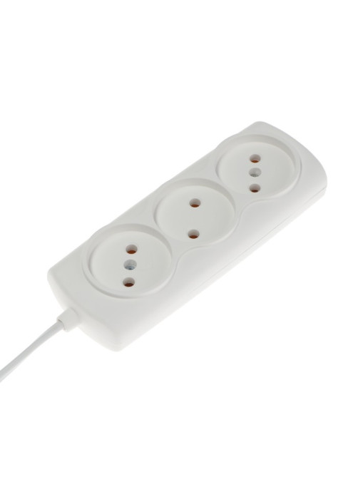 Удлинитель Luazon Lighting ECO, 3 розетки, 4.5 м, 6 А,1300 Вт, ШВВП 2×0.75 мм2, без заземления, белый
