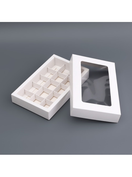 Коробка для 15 конфет, белая, 13.7×22×3.5 см