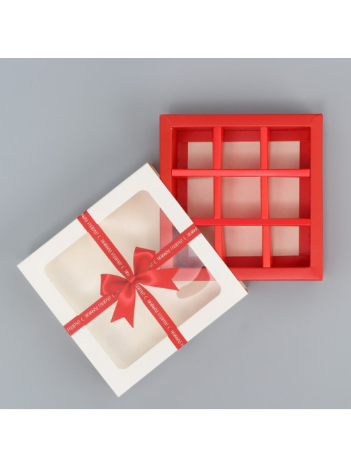Коробка под 9 конфет с ячейками «Новогодний подарок» 14.5×14.5×3.5 см
