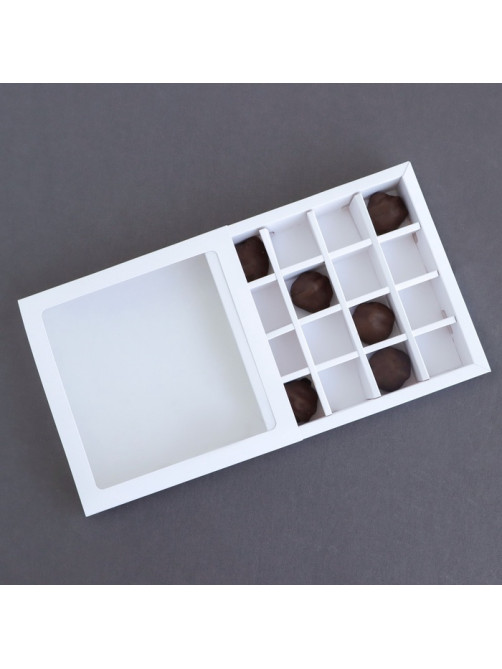 Коробка для 16 конфет, белая 17.7×17.7×3.8 см