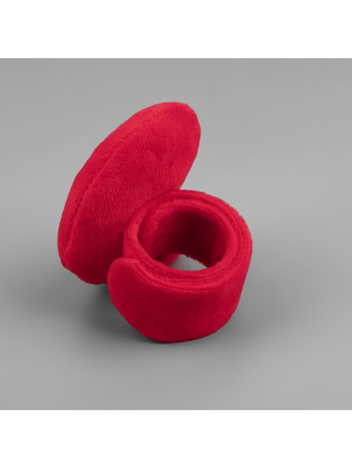 Игольница на браслете «Сердце», 23×6 см, красная