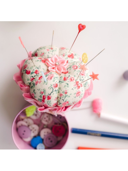 Игольница со шкатулкой для хранения мелочей, 8×7.8×7.8 см, цвет розовый
