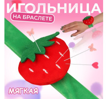 Игольница на браслете «Клубничка», 23×7 см, зелёная, красная
