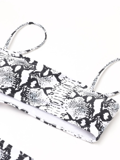 Купальник женский слитный с вырезом на животе MINAKU, размер 48, со змеиным принтом