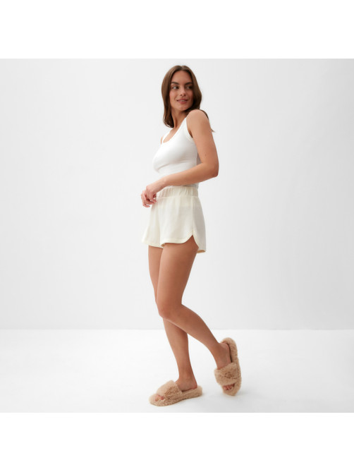 Шорты женские KAFTAN Basic line, размер 42, молочные