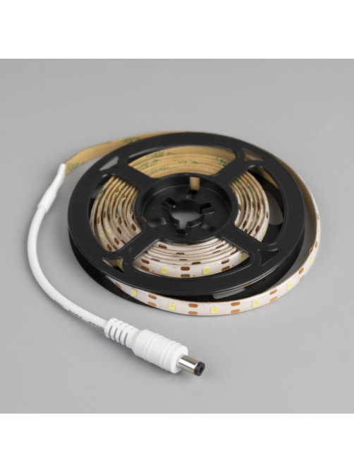 Светодиодная лента Luazon Lighting с датчиком движения 2 м, IP65, SMD2835, 60 LED/м, 4хААА, 3000К, свечение тёплое белое