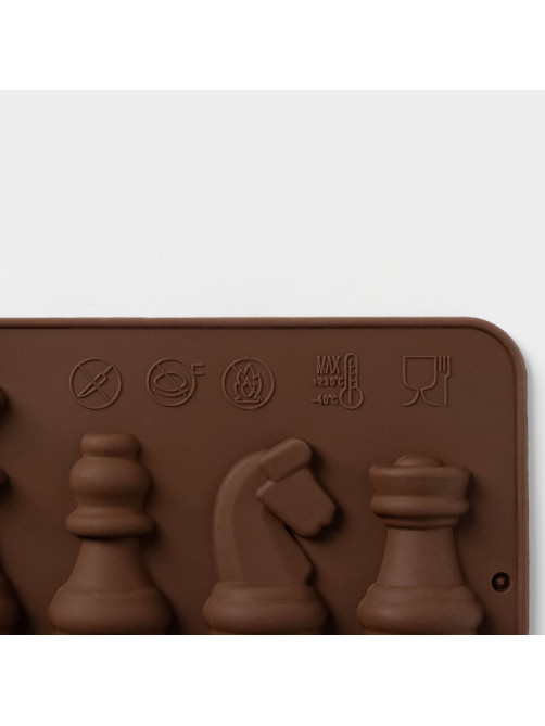 Форма для шоколада Доляна «Шахматы», силикон, 20.6×8.8 см, 16 ячеек, коричневая