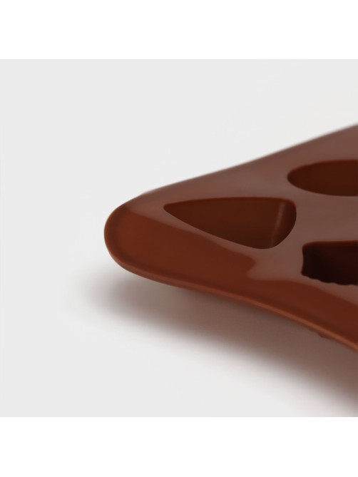 Форма для конфет и шоколада Доляна «Лакомство», силикон, 21×10.4 см, 15 ячеек, коричневая