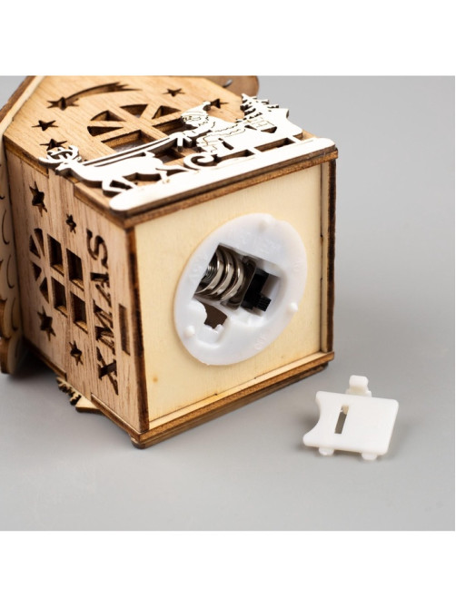 Ёлочная игрушка «Домик с Дедом Морозом на санках», 8×7×5.5 см, от батареек, свечение тёплое белое
