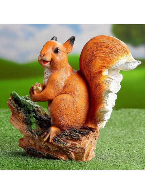 Садовая фигура из полистоуна «Белочка с орешком на пне», 25×12×23 см