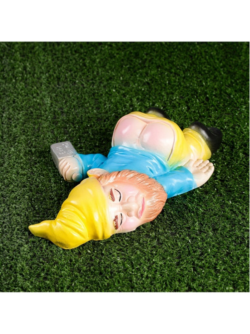 Садовая фигура из гипса «Рыжий пьяный гном», 23×16×7 см