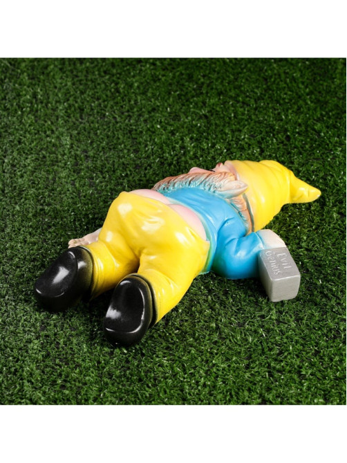 Садовая фигура из гипса «Рыжий пьяный гном», 23×16×7 см