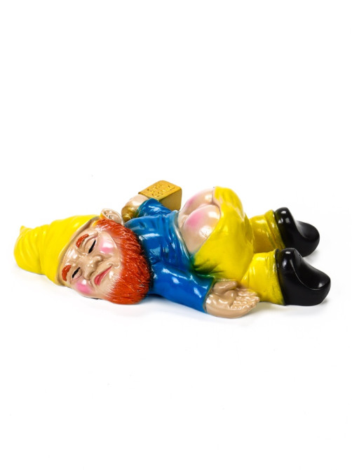 Садовая фигура из гипса «Рыжий пьяный гном», 23×16×7 см