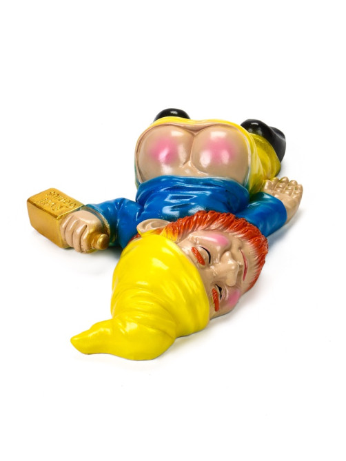 Садовая фигура из гипса «Рыжий пьяный гном», 23×16×7 см