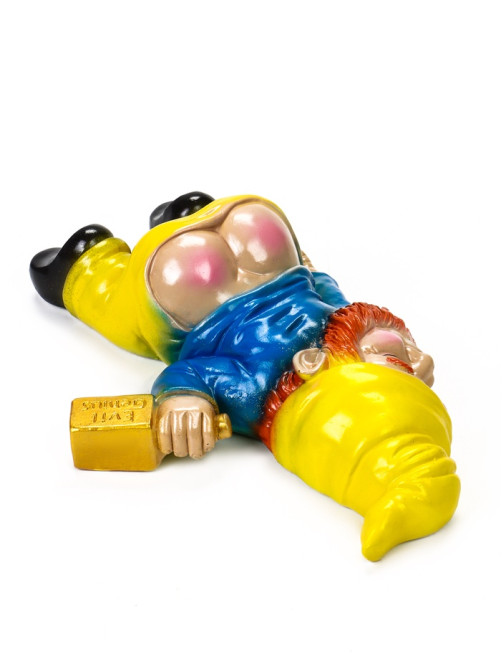 Садовая фигура из гипса «Рыжий пьяный гном», 23×16×7 см