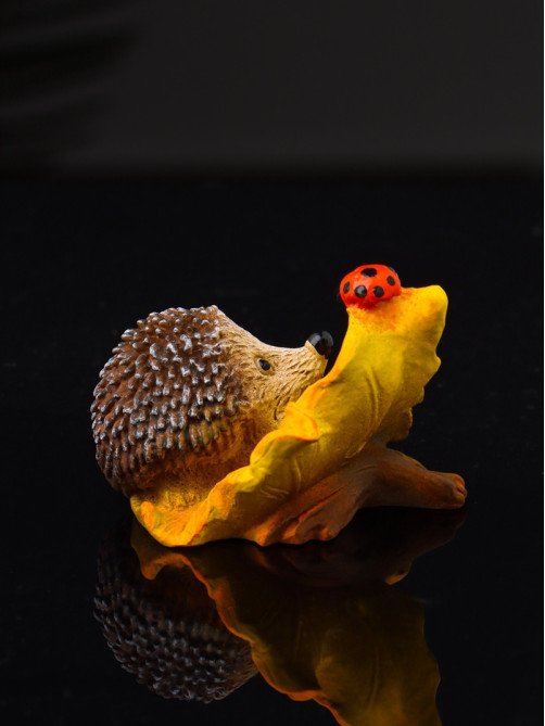 Фигурка полистоун «Ёжик с божьей коровкой», 3.7×6×6.5 см