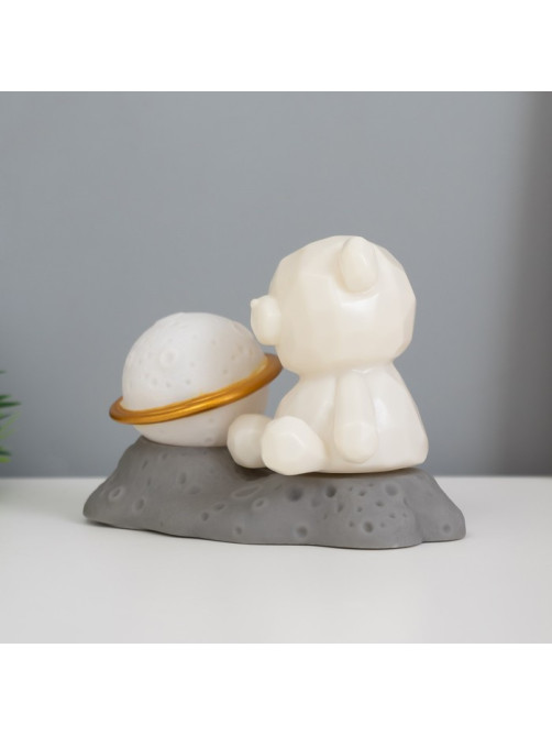 Фигурка световая RISALUX «Медвежонок у Сатурна», LED-ночник, 2 Вт, LR44, 5×8×13 см